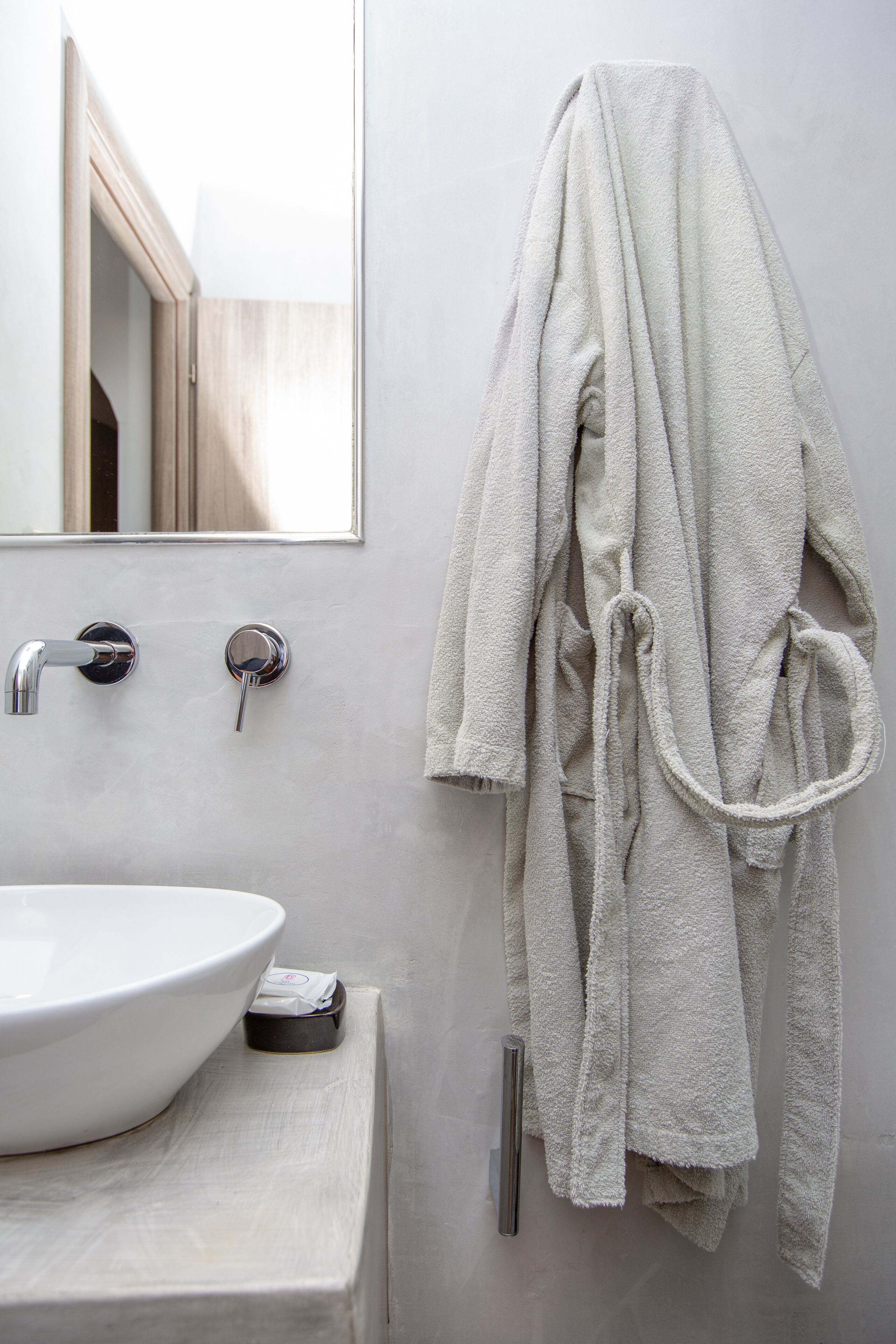 Haartrockner, Bademäntel, Handtücher, Shampoo