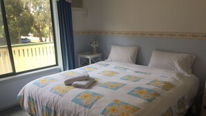 Standard Double Room | Free WiFi, bed sheets - Mountain Grand Halls Gap (Halls Gap)