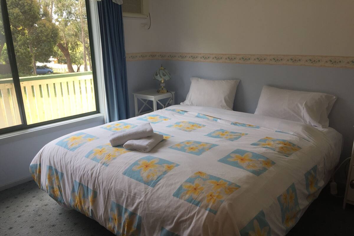 Chambre Standard double | Accès au Wi-Fi (inclus), literie fournie