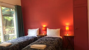 Standard Twin Room | Free WiFi, bed sheets - Mountain Grand Halls Gap (Halls Gap)