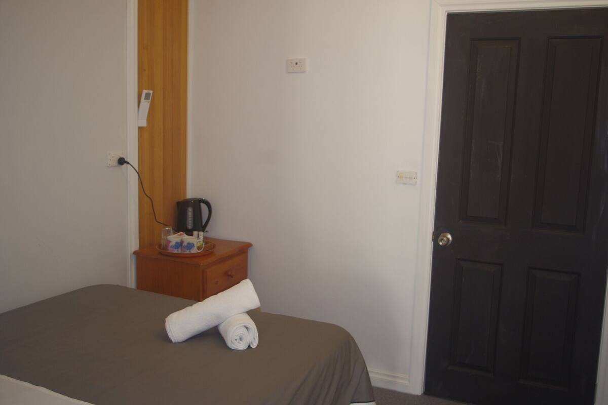 Chambre de base double | Accès au Wi-Fi (inclus), literie fournie