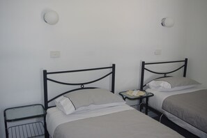 Quarto casal ou duplo básico | Wi-Fi de cortesia, roupa de cama