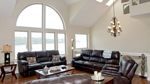 スマートテレビ、暖炉、DVD プレーヤー、テーブルサッカー台