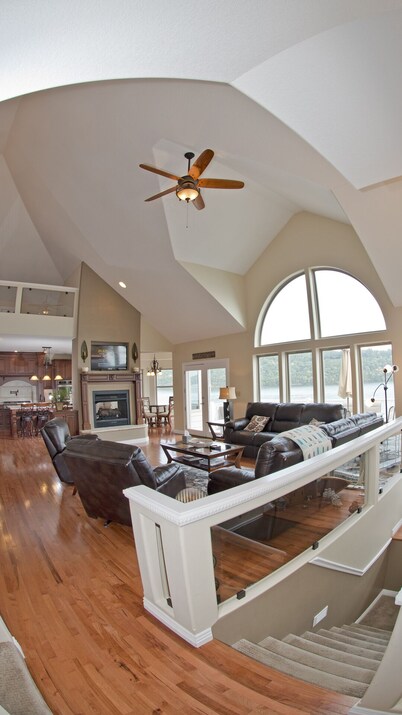 Luxurious 5 bedroom, 5+ baths, gourmet kitchen, great location