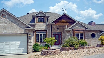 Luxurious 5 bedroom, 5+ baths, gourmet kitchen, great location