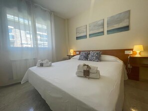 2 slaapkamers, een strijkplank/strijkijzer, gratis wifi, beddengoed