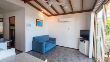 Seaview Cabin - 2 Bedrooms | Living room | Flat-screen TV