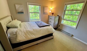 5 bedrooms, desk, free WiFi, bed sheets