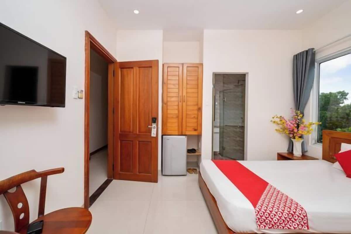 Hochwertige Bettwaren, Betten mit Memory-Foam-Matratzen, Minibar