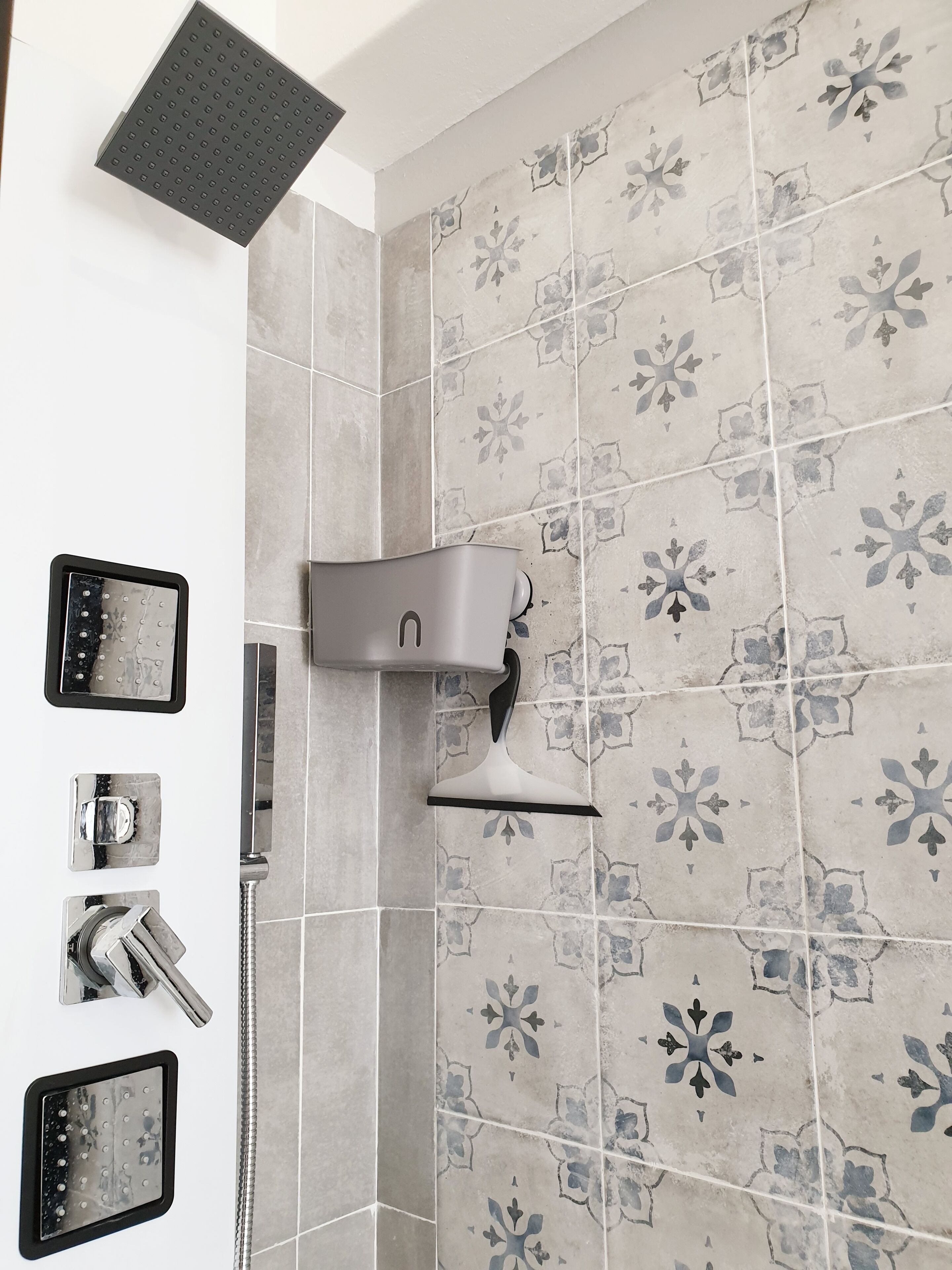 Haartrockner, Handtücher, Toilettenpapier