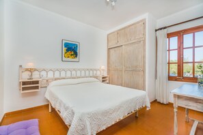2 chambres, fer et planche à repasser, Wi-Fi gratuit, draps fournis