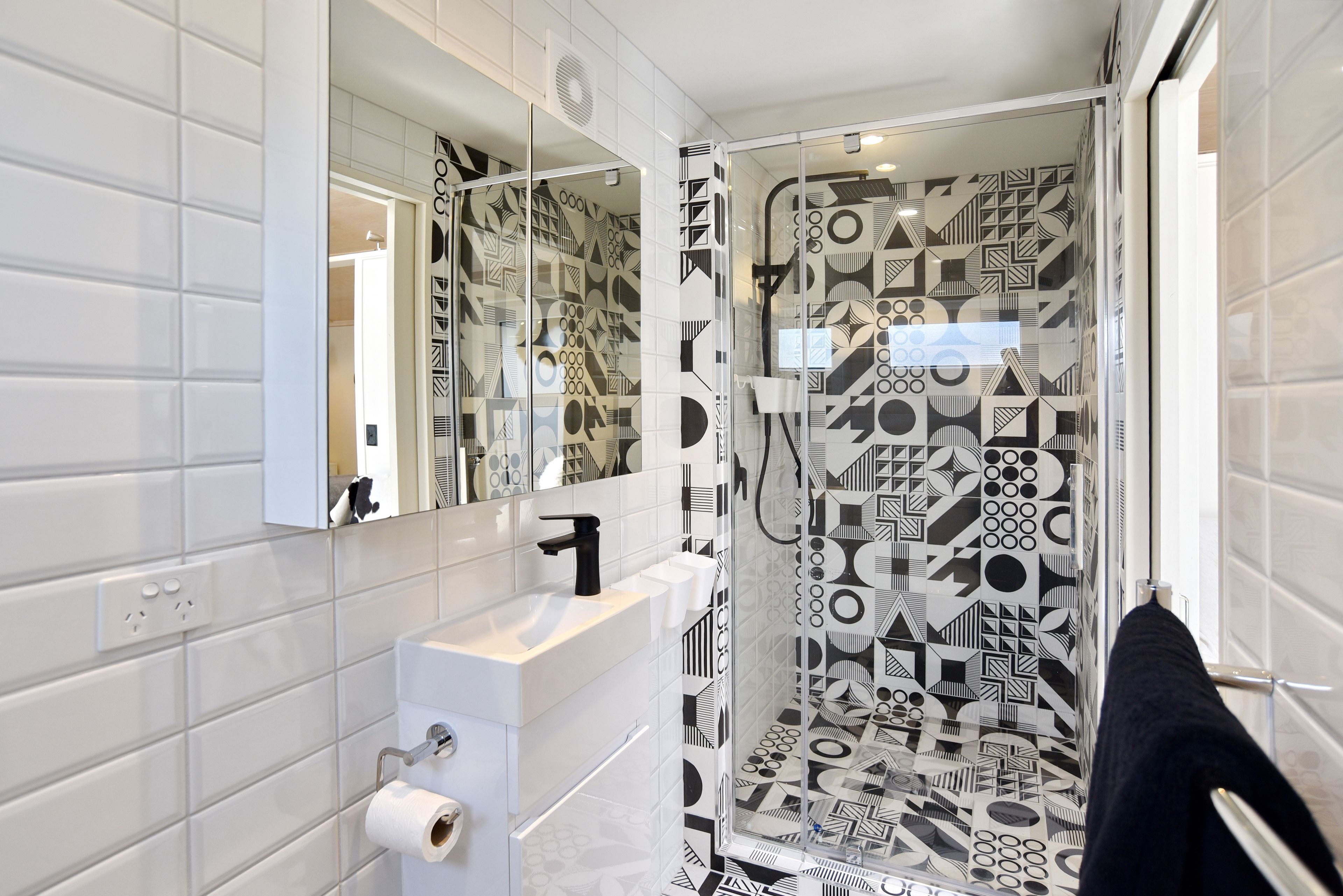 Studio, 1 Queen Bed | Bathroom