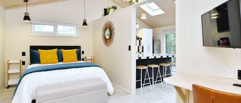 1 bedroom, individually decorated, individually furnished, desk