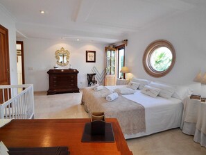 4 dormitorios, tabla de planchar con plancha, Internet y ropa de cama