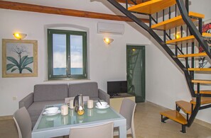 Dining - Seafront apartment with 1 bedroom + attic bedroom with terrace - Umag Center 2 (Umag)