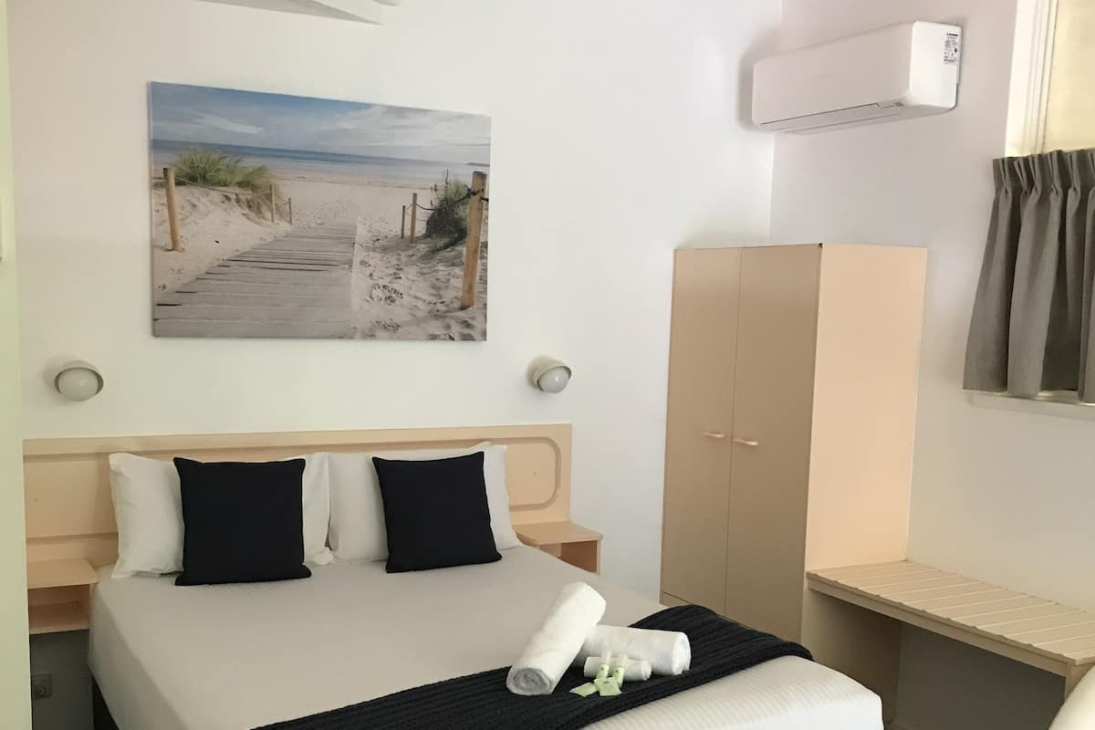 Self-Contained (1 Bedroom) | 1 bedroom, laptop workspace, free WiFi, bed sheets