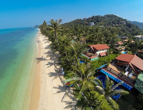 Strandvilla mit priv. Pool und Jacuzzi in üppiger Gartenlandschaft