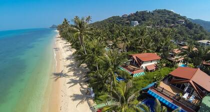 Superb Beachfront Villa with private Pool & Jacuzzi in tropical garden.