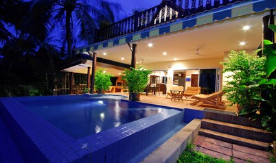 Superb Beachfront Villa with private Pool & Jacuzzi in tropical garden.