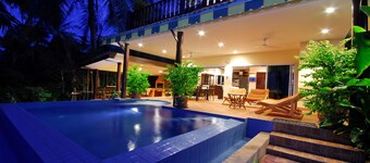 Jolie Villa "les pieds dans l'eau" avec piscine & jacuzzi privées