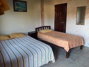 Phòng đôi Tiêu chuẩn, nhiều giường, không hút thuốc | Bàn ủi/dụng cụ ủi quần áo, truy cập Internet không dây miễn phí