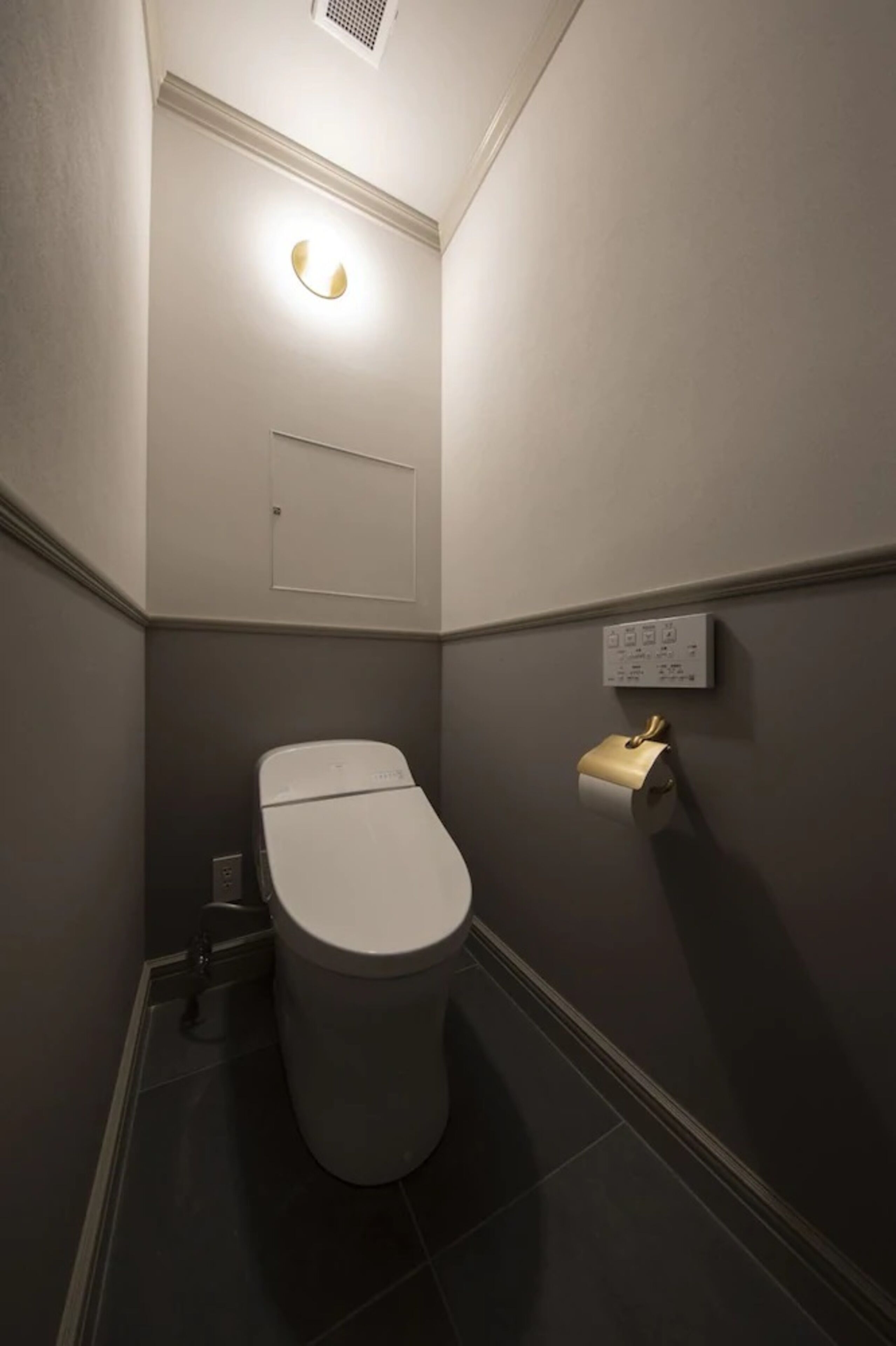 combined shower/bathtub, deep-soaking bathtub, free toiletries