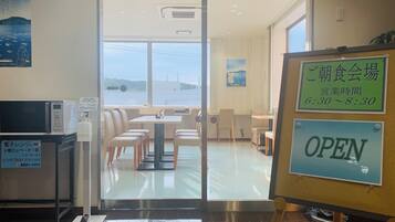 Daily full breakfast (JPY 900 per person)