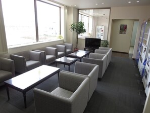 Lobby sitting area - Kesennuma Park Hotel - Adults Only (Kesennuma)
