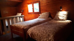 4 bedrooms, desk, iron/ironing board, free WiFi