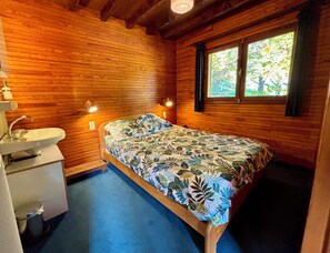 4 habitaciones, escritorio, tabla de planchar con plancha y wifi gratis 