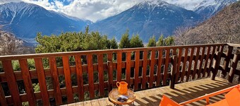 Chalet plein Sud avec vue panoramique sur les Alpes – nature et loisirs