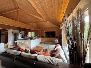 Smart-tv, videospelletjes, een dvd-speler en een tafeltennistafel