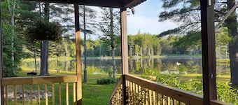 Adirondack mt. retreat Lake Winslow Homer. Kayaks, Cornhole boards included.