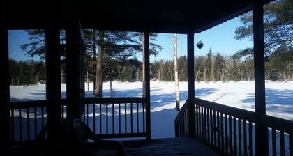 Adirondack mt. retreat Lake Winslow Homer. Kayaks, Cornhole boards included.