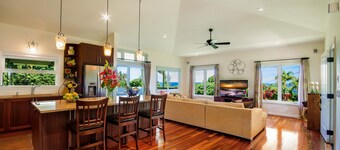 BEAUTIFUL TROPICAL STYLE CUSTOM HOME WITH POOL