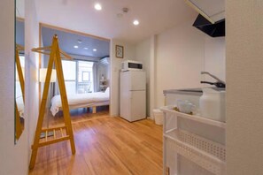 Fridge, microwave, stovetop, electric kettle - Yasakago (Kyoto)