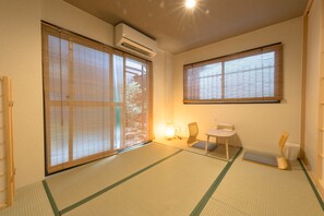 Japanese Western Style Apartment, Non Smoking | Free WiFi - Yasakago (Kyoto)