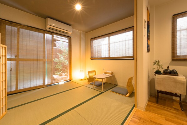 Japanese Western Style Apartment, Non Smoking | Free WiFi - Yasakago (Kyoto)