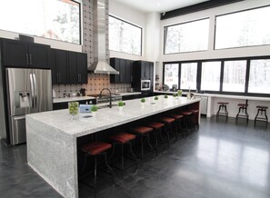 Full-sized fridge, microwave, oven, dishwasher