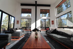 المنشأة من الداخل