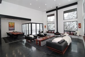 المنشأة من الداخل