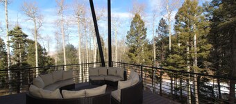 Pyöräily / polkupyöräily, hiihtokoulu, king-vuoteet, teatterihuone, poreallas