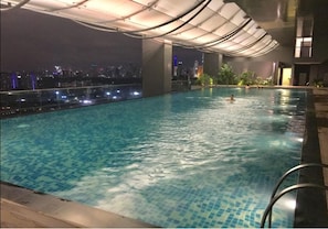 Infinity pool
