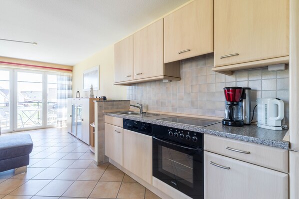 Fridge, dishwasher, coffee/tea maker, electric kettle