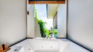 Villa de lujo, 3 habitaciones, vistas a la playa | Bañera profunda