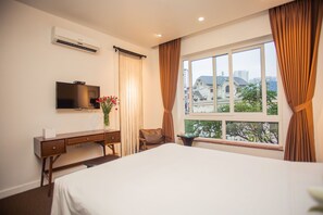 Superior Double Room | Minibar, in-room safe, desk, soundproofing - Dinh Hotel (Hanoi)