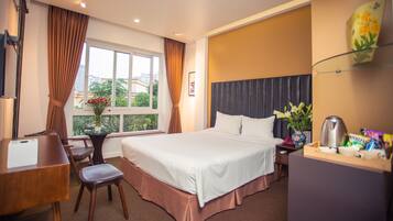 Superior Double Room | Bar mini, peti besi dalam bilik, meja, kalis bunyi