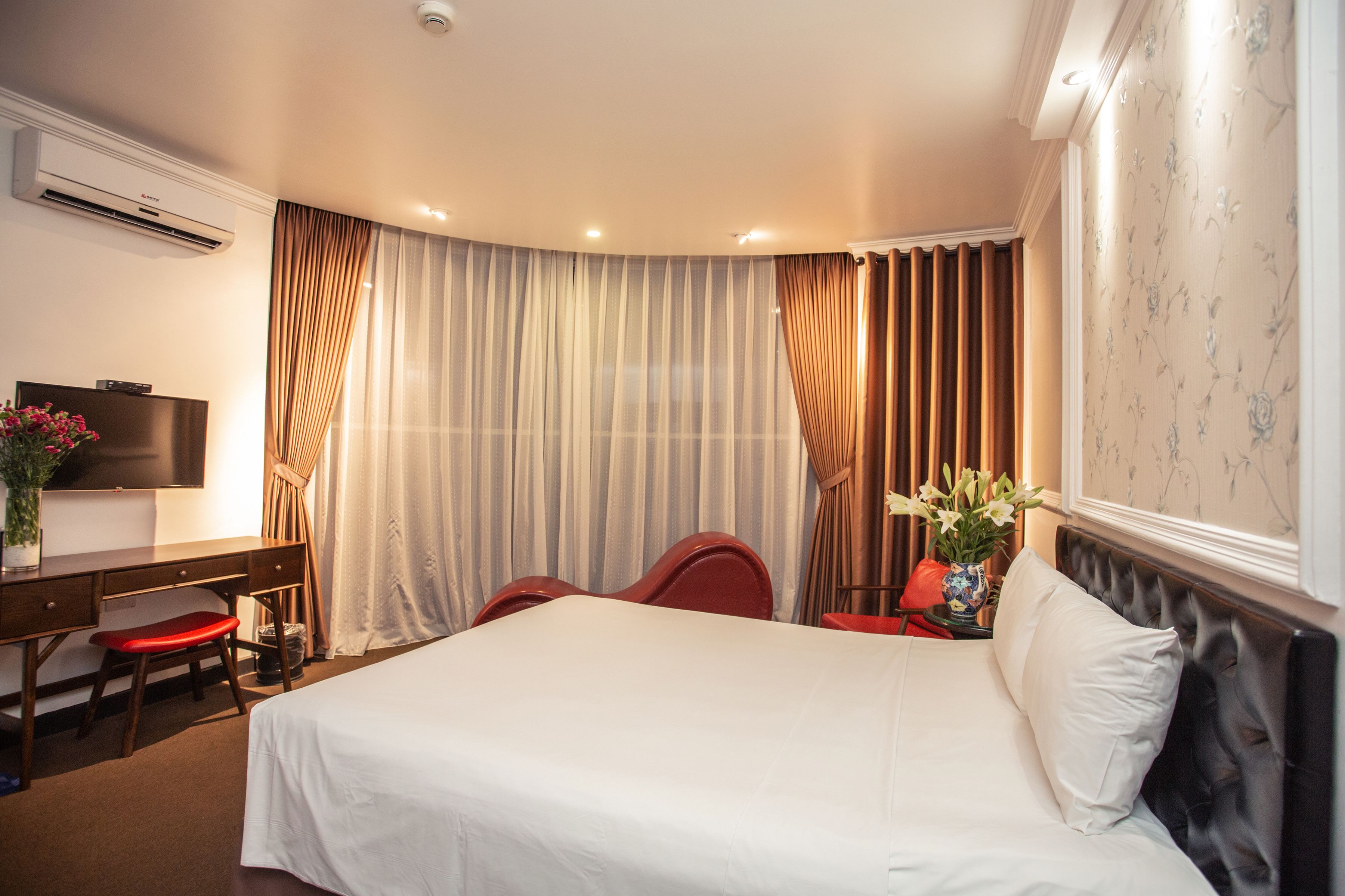 Deluxe Double Room | Minibar, in-room safe, desk, soundproofing