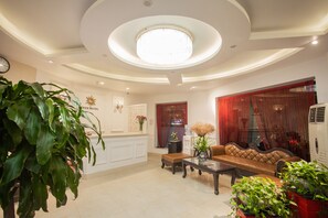 Lobby sitting area - Dinh Hotel (Hanoi)