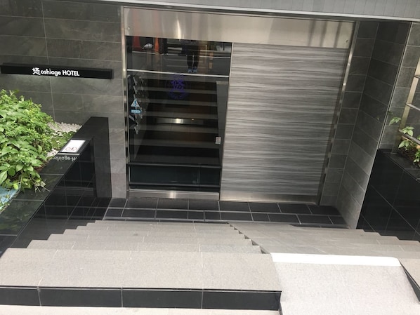 Pintu masuk hartanah